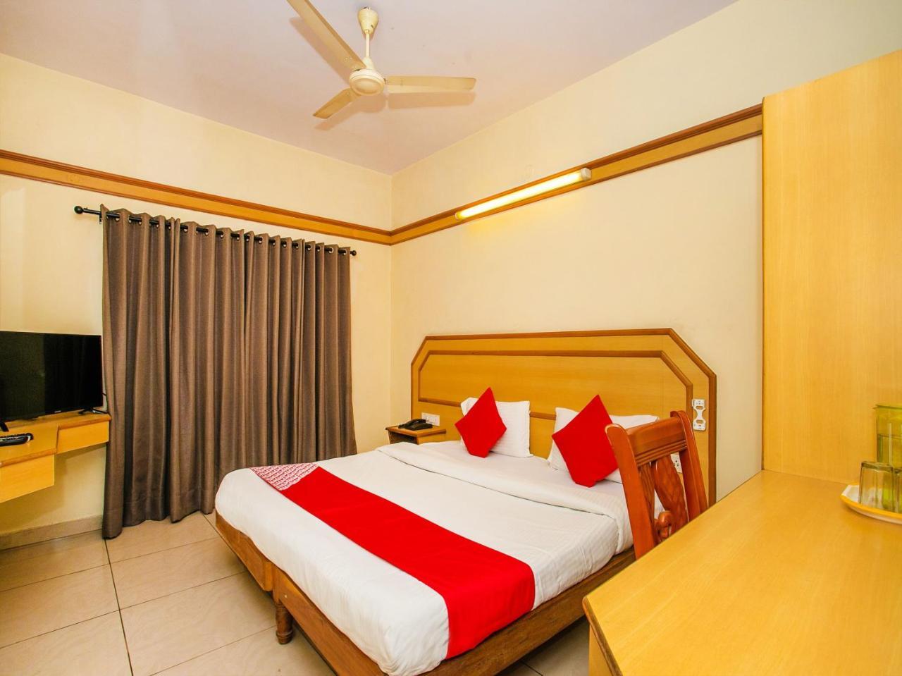 Oyo 649 Hotel Ajantha Trinity Inn Bangalore Bagian luar foto
